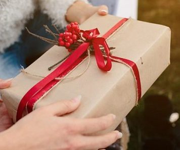 Ako u goste nikada ne idete praznih ruku, psihologija o vama kaže OVO Ako u goste nikada ne idete praznih ruku, psihologija o vama kaže OVO - featured image