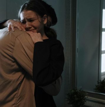 U toku noći sam čuo ženu kako doziva šefa u snu: Ono što je rekla kad sam je probudio promenilo nam je brak U toku noći sam čuo ženu kako doziva šefa u snu: Ono što je rekla kad sam je probudio promenilo nam je brak - featured image