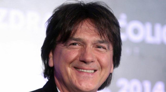 Supruga najvećeg balkanskog pjevača uhvaćena na ulici: Izgleda kao da mu je majka