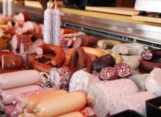 Uništava creva i izaziva upale: Mnogi od nas jedu na kilograme ovog mesa svake godine