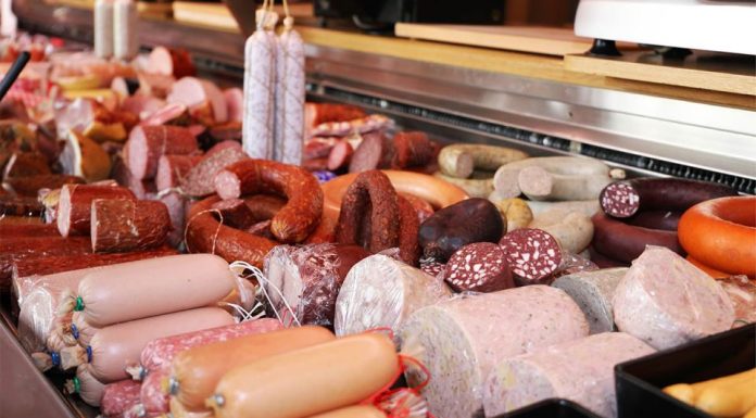 Uništava creva i izaziva upale: Mnogi od nas jedu na kilograme ovog mesa svake godine