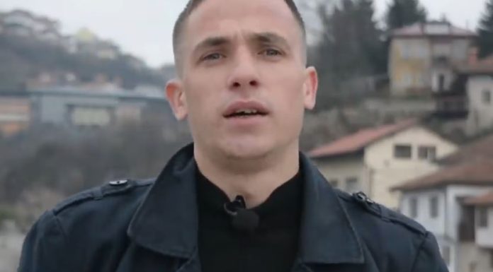 Majka ga je rodila i dala u dom u Tuzlu: “Pojavio sam joj se na vratima za svoj 18. rođendan, a onda je usledila scena zbog koje joj se svetim” Majka ga je rodila i dala u dom u Tuzlu: “Pojavio sam joj se na vratima za svoj 18. rođendan, a onda je usledila scena zbog koje joj se svetim” - featured image