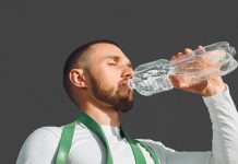 Izdano upozorenje ljudima koji piju vodu iz plastične boce Izdano upozorenje ljudima koji piju vodu iz plastične boce - featured image