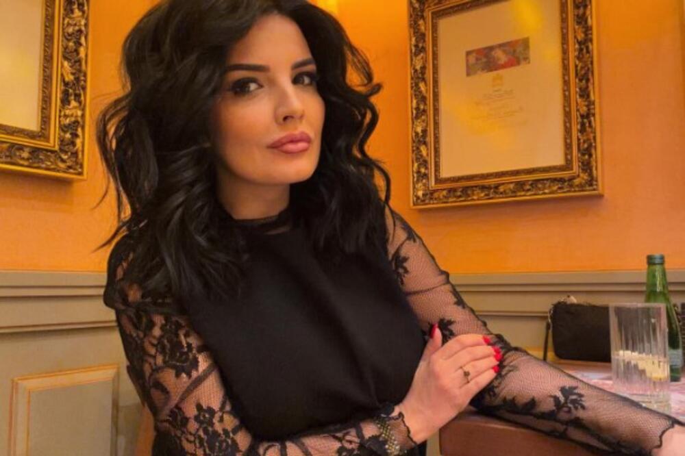 MILENA POPOVIĆ BAŠ OKRATILA MINIĆ: Državna sekretarka pokazala čime raspolaže, ljudi u šoku neviđena stramota!!! - featured image MILENA POPOVIĆ BAŠ OKRATILA MINIĆ: Državna sekretarka pokazala čime raspolaže, ljudi u šoku neviđena stramota!!! - featured image