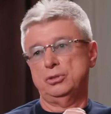 Za njom je uzdisala cela Jugoslavija, a ovaj opasni momak razdvojio je od Saše Popovića: Odmah morala da se uda za njega, on ubrzo stravično skončao Za njom je uzdisala cela Jugoslavija, a ovaj opasni momak razdvojio je od Saše Popovića: Odmah morala da se uda za njega, on ubrzo stravično skončao - featured image