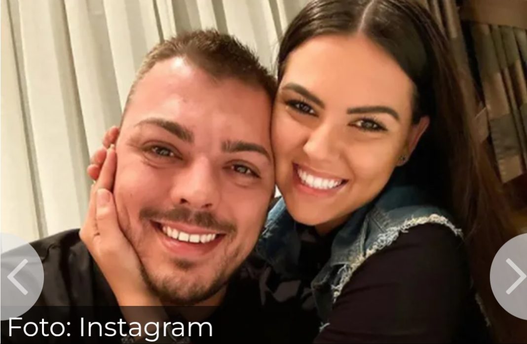 Žena Slobe Vasića očajna, ČUPA KOSU S GLAVE: Lela van sebe, sjela na pločnik, evo šta se desilo SIobi, svi van sebe - featured image Žena Slobe Vasića očajna, ČUPA KOSU S GLAVE: Lela van sebe, sjela na pločnik, evo šta se desilo SIobi, svi van sebe - featured image