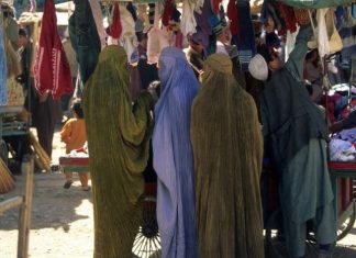 ŠTA NOSE ISLAMSKE ŽENE ISPOD TRADICIONALNE ODEĆE – BURKE: Odgovor je šokirao mnoge ŠTA NOSE ISLAMSKE ŽENE ISPOD TRADICIONALNE ODEĆE – BURKE: Odgovor je šokirao mnoge - featured image