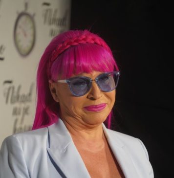 Zorica Brunclik preživela tešku operaciju debelog creva: Ovo su simptomi bolesti koje jasno ukazuju na bolest Zorica Brunclik preživela tešku operaciju debelog creva: Ovo su simptomi bolesti koje jasno ukazuju na bolest - featured image