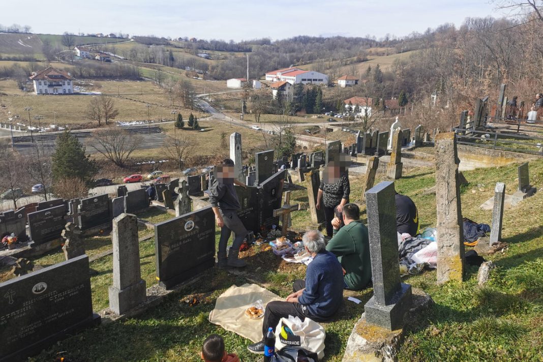 SVETLANA OTIŠLA NA GROB SVOG SINA, PA SAZNALA ŠOKANTNU ISTINU: Na Zadušnice srela MISTERIOZNOG ČOVEKA, a onda... - featured image SVETLANA OTIŠLA NA GROB SVOG SINA, PA SAZNALA ŠOKANTNU ISTINU: Na Zadušnice srela MISTERIOZNOG ČOVEKA, a onda... - featured image