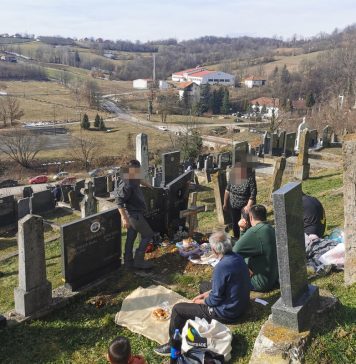 SVETLANA OTIŠLA NA GROB SVOG SINA, PA SAZNALA ŠOKANTNU ISTINU: Na Zadušnice srela MISTERIOZNOG ČOVEKA, a onda… SVETLANA OTIŠLA NA GROB SVOG SINA, PA SAZNALA ŠOKANTNU ISTINU: Na Zadušnice srela MISTERIOZNOG ČOVEKA, a onda... - featured image