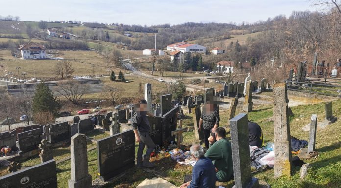 SVETLANA OTIŠLA NA GROB SVOG SINA, PA SAZNALA ŠOKANTNU ISTINU: Na Zadušnice srela MISTERIOZNOG ČOVEKA, a onda… SVETLANA OTIŠLA NA GROB SVOG SINA, PA SAZNALA ŠOKANTNU ISTINU: Na Zadušnice srela MISTERIOZNOG ČOVEKA, a onda... - featured image