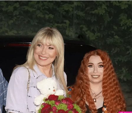 NAPOKON SUZE RADOSNICE…!!!Suzana Jovanović postaje baka! Slavlje u vili Popović, pevačica se oglasila!!! NAPOKON SUZE RADOSNICE…!!!Suzana Jovanović postaje baka! Slavlje u vili Popović, pevačica se oglasila!!! - featured image