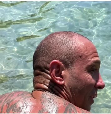 Bio sam u Grčkoj, a kada sam IZAŠAO IZ MORA SA OVIM NA LEĐIMA ljudi su bežali od mene i vrištali: Jeziv Snimak zbog kog je internet POLUDEO Bio sam u Grčkoj, a kada sam IZAŠAO IZ MORA SA OVIM NA LEĐIMA ljudi su bežali od mene i vrištali: Jeziv Snimak zbog kog je internet POLUDEO - featured image