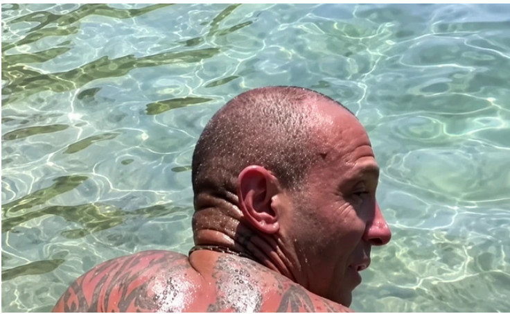 Bio sam u Grčkoj, a kada sam IZAŠAO IZ MORA SA OVIM NA LEĐIMA ljudi su bežali od mene i vrištali: Jeziv Snimak zbog kog je internet POLUDEO - featured image Bio sam u Grčkoj, a kada sam IZAŠAO IZ MORA SA OVIM NA LEĐIMA ljudi su bežali od mene i vrištali: Jeziv Snimak zbog kog je internet POLUDEO - featured image