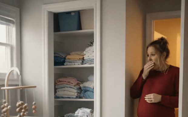 Moj pas je iznenada počeo da laje na moju trudnu suprugu, pa čak i da nasrće na nju, a zatim je počeo da izbacuje stvari iz ormara: ostali smo u šoku kada smo otkrili razlog takvog neobičnog ponašanja 😱😨 Moj pas je iznenada počeo da laje na moju trudnu suprugu, pa čak i da nasrće na nju, a zatim je počeo da izbacuje stvari iz ormara: ostali smo u šoku kada smo otkrili razlog takvog neobičnog ponašanja 😱😨 - featured image