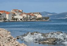 Zastrašujuće otkriće u Hrvatskoj. Na popularnoj plaži izronilo “čudovište” Zastrašujuće otkriće u Hrvatskoj. Na popularnoj plaži izronilo “čudovište” - featured image