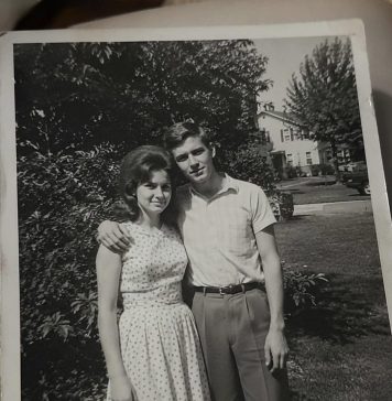 Baka je cijelog života skrivala tajnu iz 1968. godine, a istina je izašla na njenoj sahrani Baka je cijelog života skrivala tajnu iz 1968. godine, a istina je izašla na njenoj sahrani - featured image