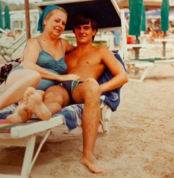 Vladan je na plaži u Sutomoru prepoznao suprugu sa muškarcem na ležaljci: Prišao im je i napravio potez koji će pamtiti do groba Vladan je na plaži u Sutomoru prepoznao suprugu sa muškarcem na ležaljci: Prišao im je i napravio potez koji će pamtiti do groba - featured image
