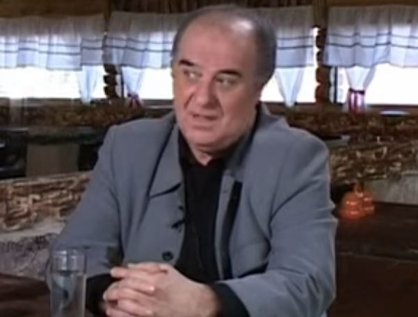 U Skadarliji je sa bivšom suprugom popio 2 kuće: Umro na Banovom Brdu kao podstanar, našu veliku zvezdu rođeni brat našao na podu - featured image U Skadarliji je sa bivšom suprugom popio 2 kuće: Umro na Banovom Brdu kao podstanar, našu veliku zvezdu rođeni brat našao na podu - featured image