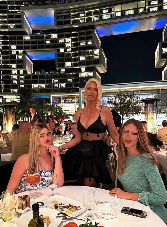Jelena Karleuša prvi put otvoreno o Atini i Niki: kako su joj kćerke postale oslonac nakon teškog privatnog perioda - featured image Jelena Karleuša prvi put otvoreno o Atini i Niki: kako su joj kćerke postale oslonac nakon teškog privatnog perioda - featured image