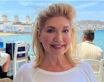 Suzana Mančić se skinula u sedmoj deceniji! TIJELO BEZ FILTERA I UREĐIVANJA! “Sve staro, visi, kako je nije stid unučadi i djece…” Suzana Mančić se skinula u sedmoj deceniji! TIJELO BEZ FILTERA I UREĐIVANJA! “Sve staro, visi, kako je nije stid unučadi i djece…” - featured image