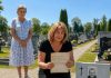 Moj muž je godinama štedio za “put oko svijeta”, a onda sam u njegovom starom kaputu pronašla papirić s lokacijom koja me odvela do groblja Moj muž je godinama štedio za “put oko svijeta”, a onda sam u njegovom starom kaputu pronašla papirić s lokacijom koja me odvela do groblja - featured image