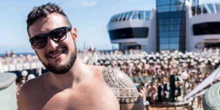 Bio sam na nudističkom kruzeru i doživeo skandal veka: U restoranu su ljudi jeli goli, a onda mi je prišla devojka i pitala… Bio sam na nudističkom kruzeru i doživeo skandal veka: U restoranu su ljudi jeli goli, a onda mi je prišla devojka i pitala… - featured image