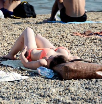 “OTIŠLA SAM NA NUDISTIČKU PLAŽU NA ADI CIGANLIJI I POBEGLA POSLE POLA SATA” Kad je videla šta muškarci rade zaledila sam se…. “OTIŠLA SAM NA NUDISTIČKU PLAŽU NA ADI CIGANLIJI I POBEGLA POSLE POLA SATA” Kad je videla šta muškarci rade zaledila sam se…. - featured image