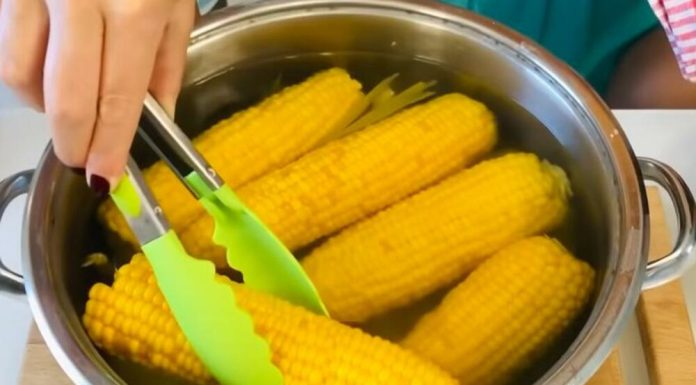 Evo ko ne sme da pomisli da jede kukuruz! Ljudi to ne znaju, a onda misle da im se ovo desi odjednom Evo ko ne sme da pomisli da jede kukuruz! Ljudi to ne znaju, a onda misle da im se ovo desi odjednom - featured image