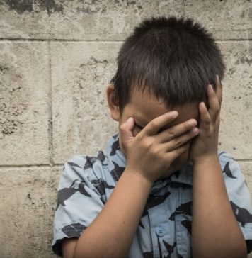 Svaka osoba koja je imala nesrećno djetinjstvo ima ovih 10 karakteristika – Lako je prepoznati ljude s teškom traumom Svaka osoba koja je imala nesrećno djetinjstvo ima ovih 10 karakteristika – Lako je prepoznati ljude s teškom traumom - featured image