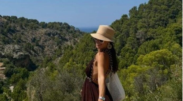 TRUDNA ANA IVANOVIĆ!! STOMAK VEĆ VIDLJIV ONA NIKAD LJEPŠA NOVI PARTNER SE NE ODVAJA OD NJE !!!A ŠVANIJEVA reakcija šokirala javnost!!! TRUDNA ANA IVANOVIĆ!! STOMAK VEĆ VIDLJIV ONA NIKAD LJEPŠA NOVI PARTNER SE NE ODVAJA OD NJE !!!A ŠVANIJEVA reakcija šokirala javnost!!! - featured image