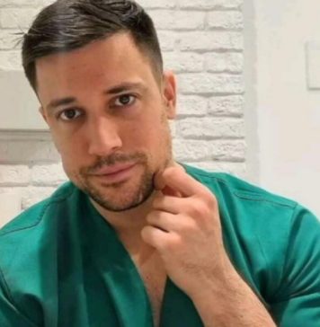 Vasilije Vujović, doktor koji je privukao pažnju javnosti, danas gradi karijeru između estetske hirurgije i porodičnog života Vasilije Vujović, doktor koji je privukao pažnju javnosti, danas gradi karijeru između estetske hirurgije i porodičnog života - featured image
