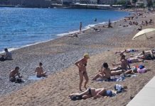 ŽENA NA PLAŽI U CRNOJ GORI ŠOKIRALA LJUDE: Ne kupa se, SVI GLEDAJU ŠTA DRŽI U RUKAMA – “ovo je kraj sveta” (VIDEO) ŽENA NA PLAŽI U CRNOJ GORI ŠOKIRALA LJUDE: Ne kupa se, SVI GLEDAJU ŠTA DRŽI U RUKAMA – “ovo je kraj sveta” (VIDEO) - featured image