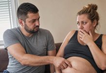 Mislila sam da moja kći ima savršen brak sve dok nisam vidjela kako je njezin muž ponižava ravno preda mnom. Mislila sam da moja kći ima savršen brak sve dok nisam vidjela kako je njezin muž ponižava ravno preda mnom. - featured image