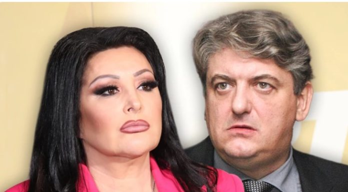 DRAGANA MIRKOVIĆ POSETILA TONIJEVO RODNO MESTO Nakon što je javno izvređao i nazvao folirantom ,ona spakovala kofere i otišla..Ali pogledajte šta mu je priredila kakve su slike osvanule PAMTIT će je cijeli život…BALAKAN u šoku DRAGANA MIRKOVIĆ POSETILA TONIJEVO RODNO MESTO Nakon što je javno izvređao i nazvao folirantom ,ona spakovala kofere i otišla..Ali pogledajte šta mu je priredila kakve su slike osvanule PAMTIT će je cijeli život…BALAKAN u šoku - featured image