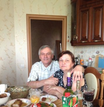 Više od 30 godina moj me muž svake večeri tjerao da pijem iz iste neoznačene boce. Mislila sam da me toliko mrzi da me polako truje — ali šest dana nakon njegove smrti liječnik je zaključao vrata… Više od 30 godina moj me muž svake večeri tjerao da pijem iz iste neoznačene boce. Mislila sam da me toliko mrzi da me polako truje — ali šest dana nakon njegove smrti liječnik je zaključao vrata… - featured image