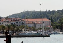 JEZIV SNIMAK SA JADRANSKE MAGISTRALE KRUŽI MREŽAMA! Ljudi se KRSTE zbog prizora,DAL JE NORMLNA OVA DJEVOJKA.. pitaju se GDE JE POLICIJA?! JEZIV SNIMAK SA JADRANSKE MAGISTRALE KRUŽI MREŽAMA! Ljudi se KRSTE zbog prizora,DAL JE NORMLNA OVA DJEVOJKA.. pitaju se GDE JE POLICIJA?! - featured image