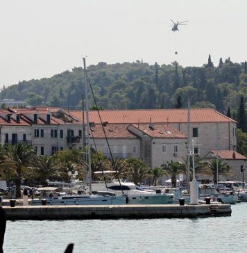 JEZIV SNIMAK SA JADRANSKE MAGISTRALE KRUŽI MREŽAMA! Ljudi se KRSTE zbog prizora,DAL JE NORMLNA OVA DJEVOJKA.. pitaju se GDE JE POLICIJA?! JEZIV SNIMAK SA JADRANSKE MAGISTRALE KRUŽI MREŽAMA! Ljudi se KRSTE zbog prizora,DAL JE NORMLNA OVA DJEVOJKA.. pitaju se GDE JE POLICIJA?! - featured image