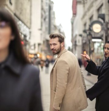 Švalera ćete prepoznati na prvi pogled, svaki ženskaroš ima ovih 5 ključnih osobina Švalera ćete prepoznati na prvi pogled, svaki ženskaroš ima ovih 5 ključnih osobina - featured image