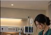 Bolesni šeik stalno je otpuštao medicinske sestre koje su trebale brinuti o njegovom zdravlju, sve dok jednog dana jednostavna mlada žena nije ušla u njegovu bolničku sobu i uradila nešto što ga je prvi put nakon dugo vremena ostavilo bez riječi. 😱 Bolesni šeik stalno je otpuštao medicinske sestre koje su trebale brinuti o njegovom zdravlju, sve dok jednog dana jednostavna mlada žena nije ušla u njegovu bolničku sobu i uradila nešto što ga je prvi put nakon dugo vremena ostavilo bez riječi. 😱 - featured image