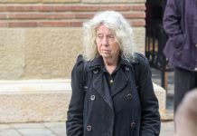 Komšije Eve Ras digle uzbunu: „Zabrinuti smo za nju, niko nije očekivao da će ovako izgledati njen život“ Prosi na ulici, ne brine o sebi više, uužas Komšije Eve Ras digle uzbunu: „Zabrinuti smo za nju, niko nije očekivao da će ovako izgledati njen život“ Prosi na ulici, ne brine o sebi više, uužas - featured image