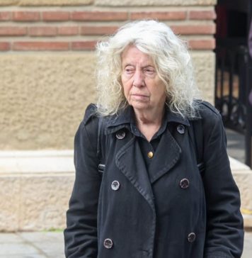 Komšije Eve Ras digle uzbunu: „Zabrinuti smo za nju, niko nije očekivao da će ovako izgledati njen život“ Prosi na ulici, ne brine o sebi više, uužas Komšije Eve Ras digle uzbunu: „Zabrinuti smo za nju, niko nije očekivao da će ovako izgledati njen život“ Prosi na ulici, ne brine o sebi više, uužas - featured image