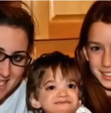 Ova devojčica uopšte nije starila, sa 20 godina sve je frapirala izgledom: Dok su lekari pokušavali da shvate šta se dešava, roditelji povukli šok potez Ova devojčica uopšte nije starila, sa 20 godina sve je frapirala izgledom: Dok su lekari pokušavali da shvate šta se dešava, roditelji povukli šok potez - featured image