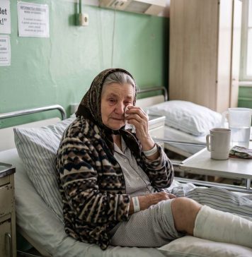 S 83 godine slomila sam nogu i danima nitko iz moje obitelji nije imao vremena za mene, osim susjedova dječaka — a ono što je pronašao na mom tavanu otkrilo je tajnu staru sedamdeset četiri godine S 83 godine slomila sam nogu i danima nitko iz moje obitelji nije imao vremena za mene, osim susjedova dječaka — a ono što je pronašao na mom tavanu otkrilo je tajnu staru sedamdeset četiri godine - featured image