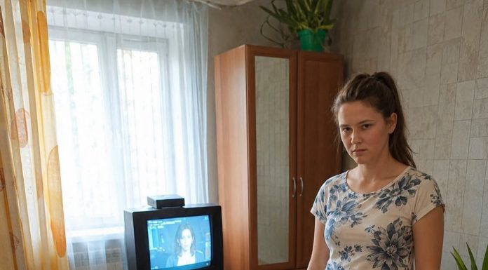 Buduća svekrva došla je u moj stan, ugasila televizor i objavila da je dnevna soba odsad njezina — moj zaručnik je šutio, a ja sam joj jednom rečenicom otkrila da sam već znala njihov pravi plan Buduća svekrva došla je u moj stan, ugasila televizor i objavila da je dnevna soba odsad njezina — moj zaručnik je šutio, a ja sam joj jednom rečenicom otkrila da sam već znala njihov pravi plan - featured image