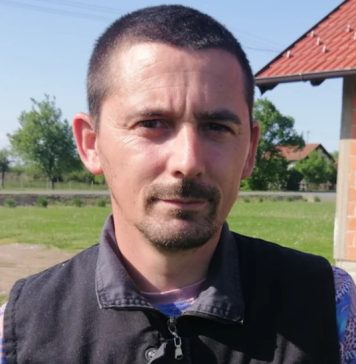 Ovaj Bosanac ima NAJLUĐE IME na Balkanu! Pop mu zato ZABRANIO ULAZAK U CRKVU, a policija ga pušta BEZ KAZNE kad zgreši: Ček samo da čujete KAKO MU SE BRAĆA ZOVU Ovaj Bosanac ima NAJLUĐE IME na Balkanu! Pop mu zato ZABRANIO ULAZAK U CRKVU, a policija ga pušta BEZ KAZNE kad zgreši: Ček samo da čujete KAKO MU SE BRAĆA ZOVU - featured image