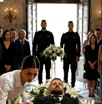 KONOBARICA JE VIDJELA ŠEFA MAFIJE KAKO DIŠE UNUTAR SVOG LIJESA—A ONDA JE OTVORIO OČI KONOBARICA JE VIDJELA ŠEFA MAFIJE KAKO DIŠE UNUTAR SVOG LIJESA—A ONDA JE OTVORIO OČI - featured image