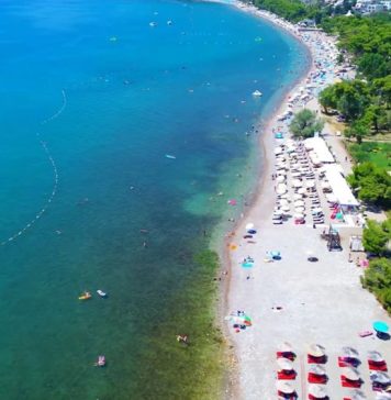 Pakao na crnogorskom primorju: Turisti bijesni pakuju kofere i prekidaju odmor zbog ovog Pakao na crnogorskom primorju: Turisti bijesni pakuju kofere i prekidaju odmor zbog ovog - featured image