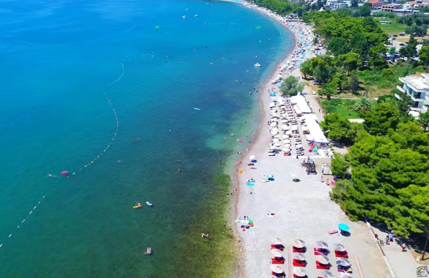 Pakao na crnogorskom primorju: Turisti bijesni pakuju kofere i prekidaju odmor zbog ovog - featured image Pakao na crnogorskom primorju: Turisti bijesni pakuju kofere i prekidaju odmor zbog ovog - featured image