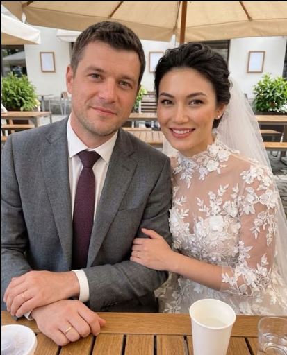 Izabrala sam siromašnog momka umesto milionera, a na dan venčanja mi je rekao da postoji nešto što ne znam o njemu. - featured image Izabrala sam siromašnog momka umesto milionera, a na dan venčanja mi je rekao da postoji nešto što ne znam o njemu. - featured image